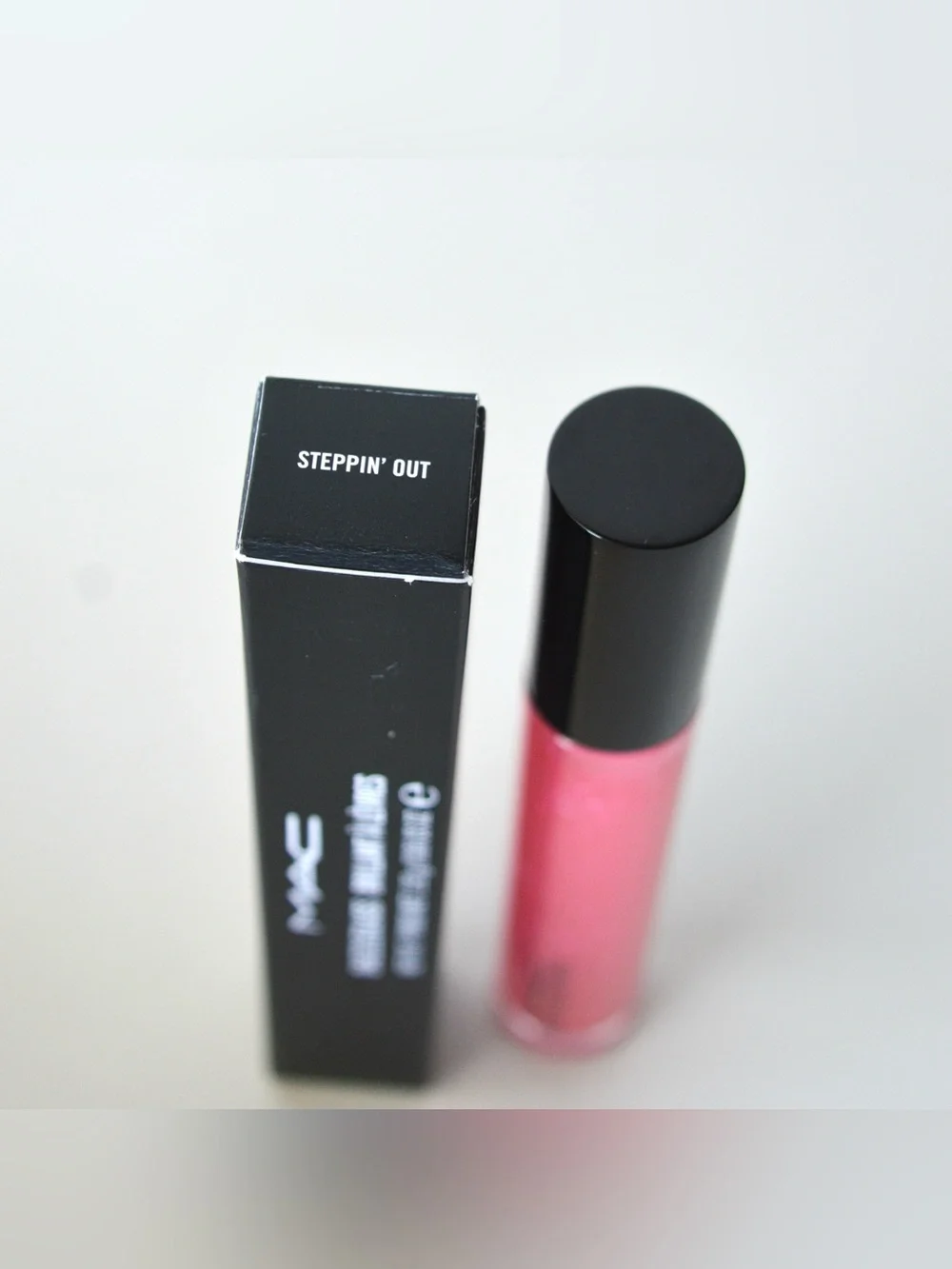 MAC Cosmetics Dazzleglass Lipgloss *STEPPIN' OUT* Limited Edition Hot Pink BNIB